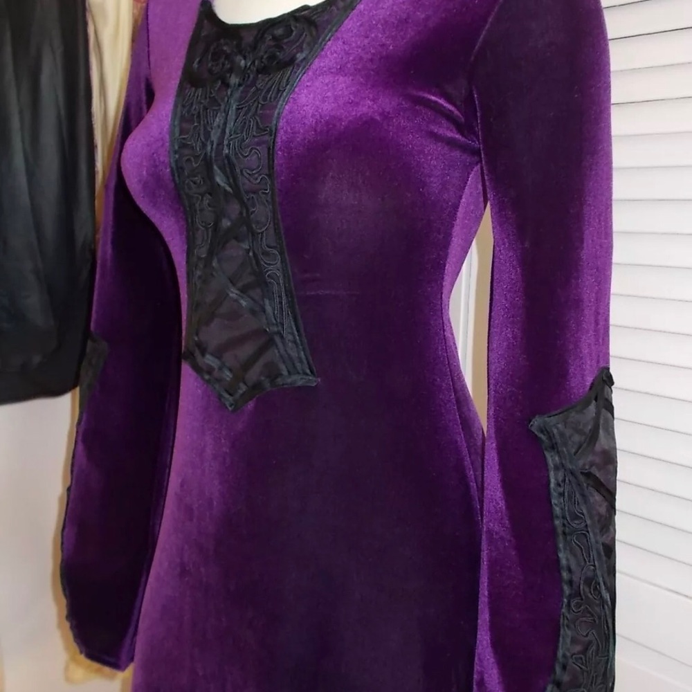 Vintage 90s Medieval 🏰 Goth Purple Velvet Dress